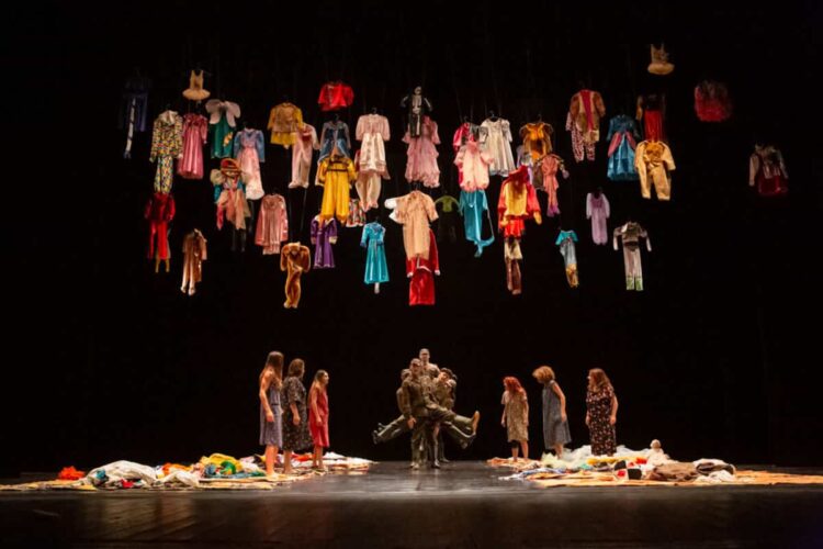 Extra moenia di Emma Dante al teatro Garibaldi di Modica