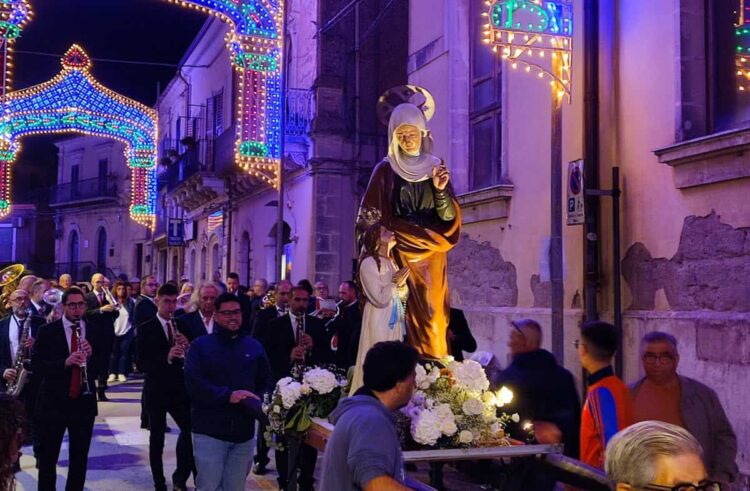 Povia in concerto a Monterosso Almo per la festa di Maria Santissima Bambina