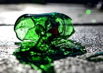 Modica, aveva minacciato i dipendenti di una pizzeria con una bottiglia rotta: denunciato