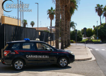 Ragusa, evade dai domiciliari e aggredisce un giovane a Marina di Ragusa: arrestato