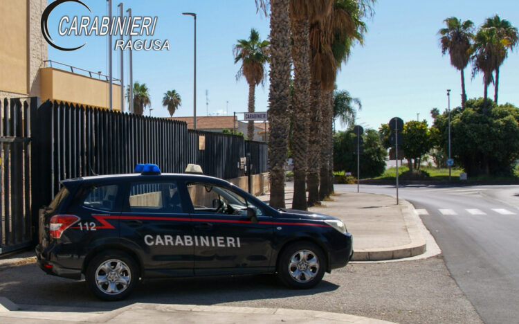 Ragusa, evade dai domiciliari e aggredisce un giovane a Marina di Ragusa: arrestato