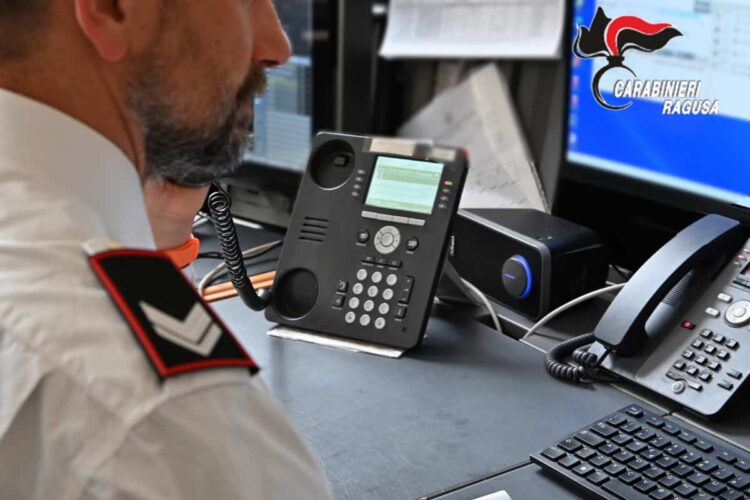 Vittoria, usa spray al peperoncino per rapinare due persone: arrestato