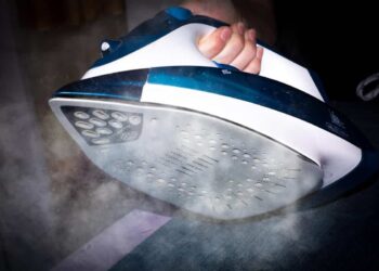 Bonus elettrodomestici 200 euro, nuovi requisiti: esclusi ferri da stiro e frullatori