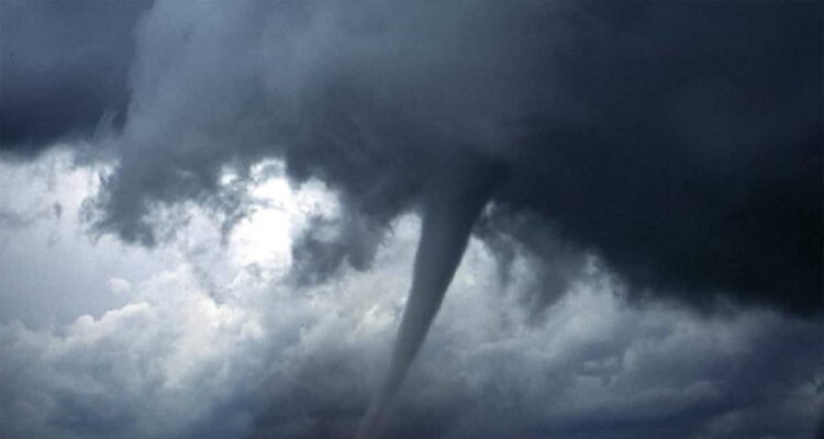 Maltempo Sicilia, temporali sul Ragusano: fulmini, allagamenti e funnel cloud