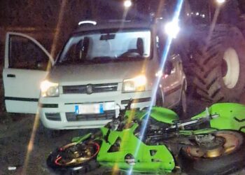 Incidente Vittoria, auto contro moto: grave centauro