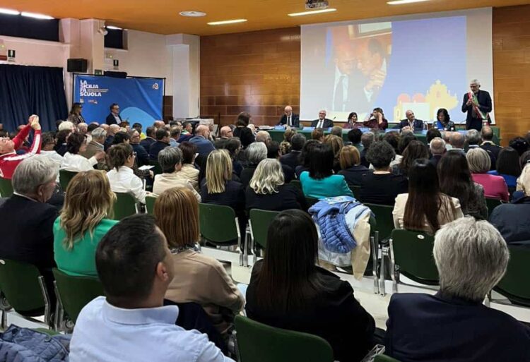 La Sicilia fa scuola a Ragusa: l'assessore regionale Turano al Ferraris