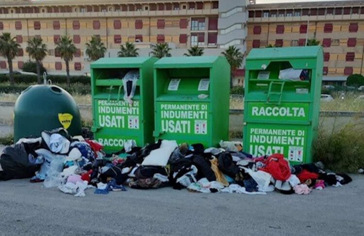 Modica, addio ai cassonetti raccolta abiti e telecamere per chi sporca