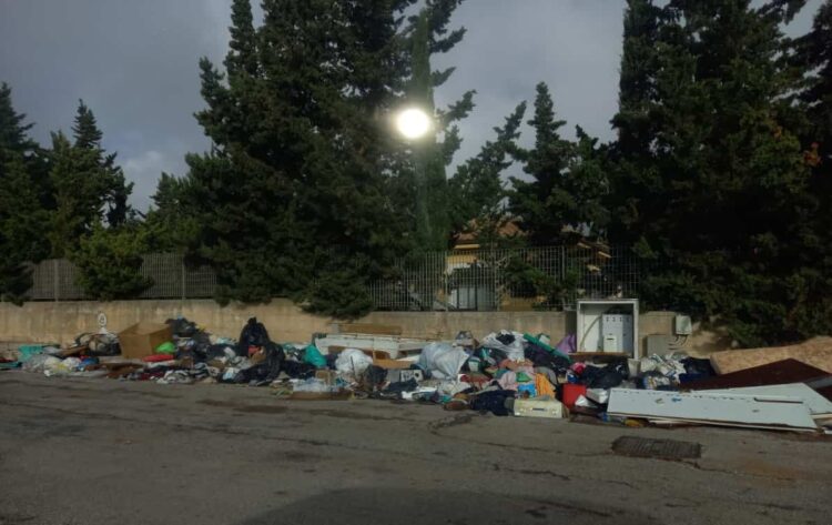 Ragusa e le discariche di vestiti a cielo aperto