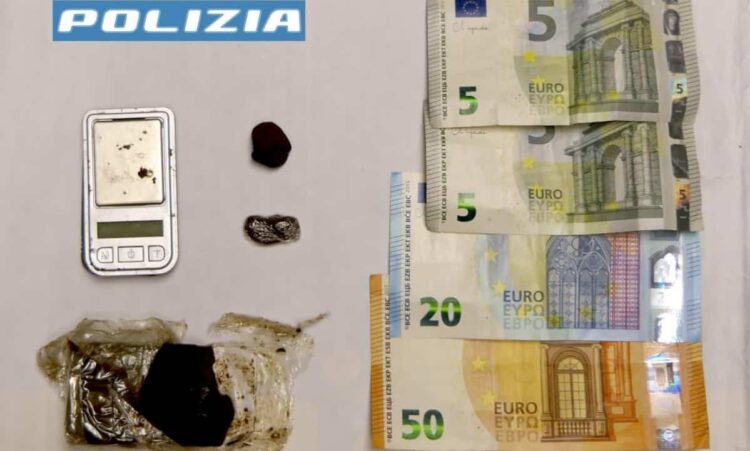Vittoria, arrestato minorenne trovato in possesso di sostanza stupefacente