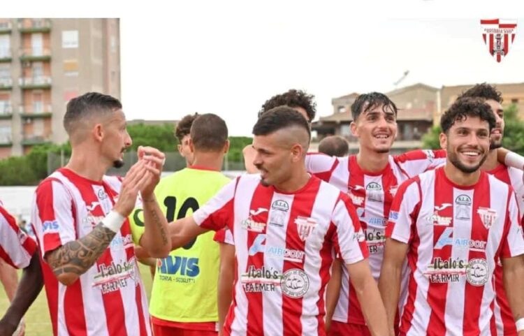 Calcio, sfida casalinga tra Vittoria-Niscemi