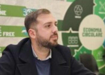 Modica: nuovo distributore d'acqua e borracce per gli alunni della scuola Poidomani