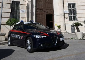 Ragusa, maltratta i familiari e viola il divieto di avvicinarsi: arrestato 28enne ragusano