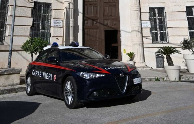 Ragusa Ibla, chiude in casa una sua connazionale: arrestato 29enne