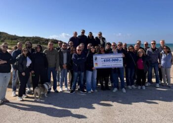 Scoglitti, alla foce del fiume Ippari il flash mob di Fratelli d'Italia