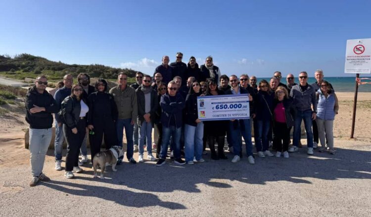 Scoglitti, alla foce del fiume Ippari il flash mob di Fratelli d'Italia