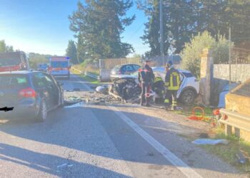 Incidente sulla Vittoria Acate, due feriti: uno sbalzato fuori dall'auto