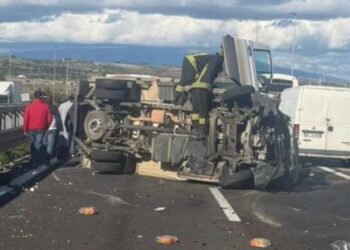 Incidente sulla Catania-Siracusa: scontro tra due camion