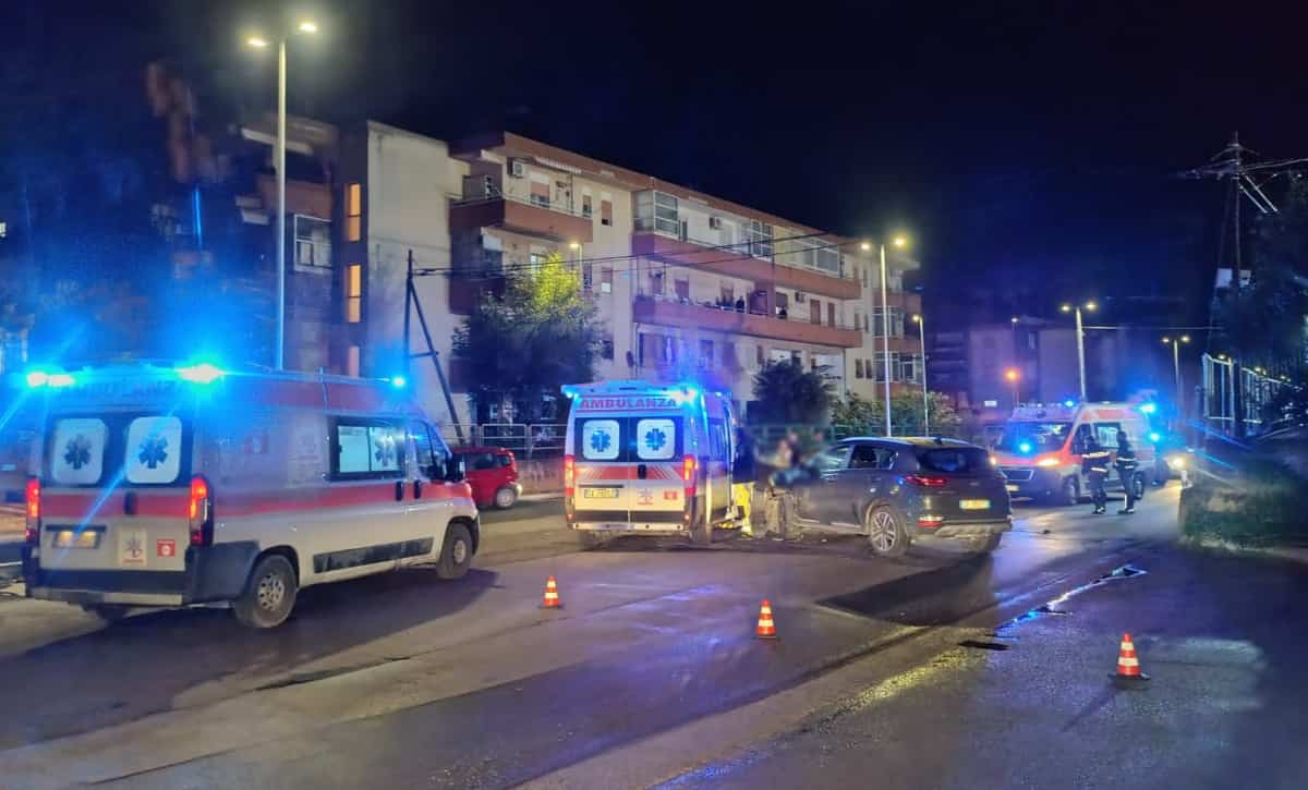 Brutto incidente a Vittoria: 4 feriti