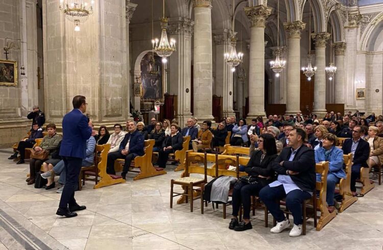 Modica, grande partecipazione all'incontro con lo psicoterapeuta Salvo Noè