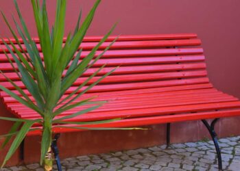 Ragusa: il 28 novembre si inaugura una panchina rossa dedicata ad Alice, Maria e Pamela