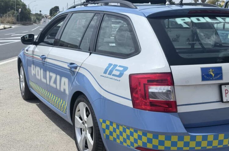 Modica: la Polizia Stradale ritrova e soccorre una persona anziana.