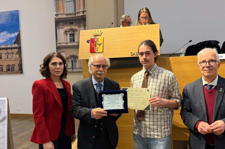 Modica, Domenico Pisana riceve a Modena il Premio alla Carriera e all'Eccellenza Culturale