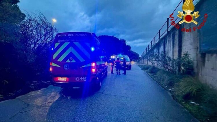 Nubifragio a Palermo, auto sommerse dall'acqua alta: salvata coppia e neonato