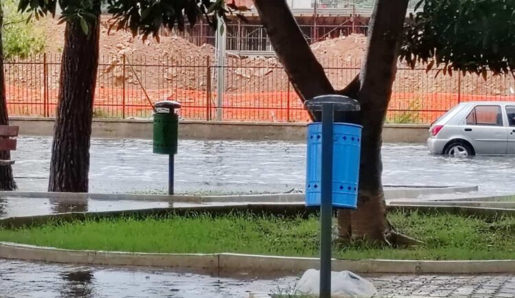 Maltempo Ragusa, paura a Vittoria: strade allagate, soccorsi automobilisti bloccati in auto