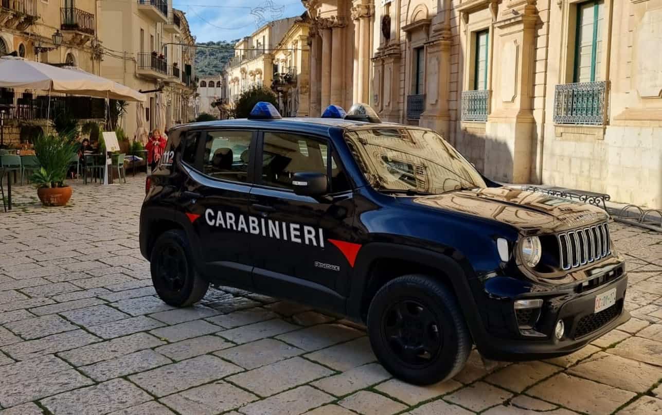 Aveva rubato in un negozio e deteneva droga: in carcere uno sciclitano