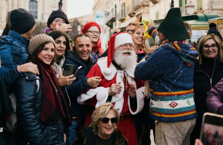 Magia del Natale a Ibla, la città antica di Ragusa diventa un palcoscenico incantato