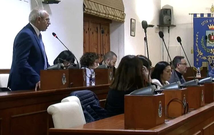 Vittoria, alcuni box del mercato ortofrutticolo senz'acqua: basta rimpalli di responsabilità