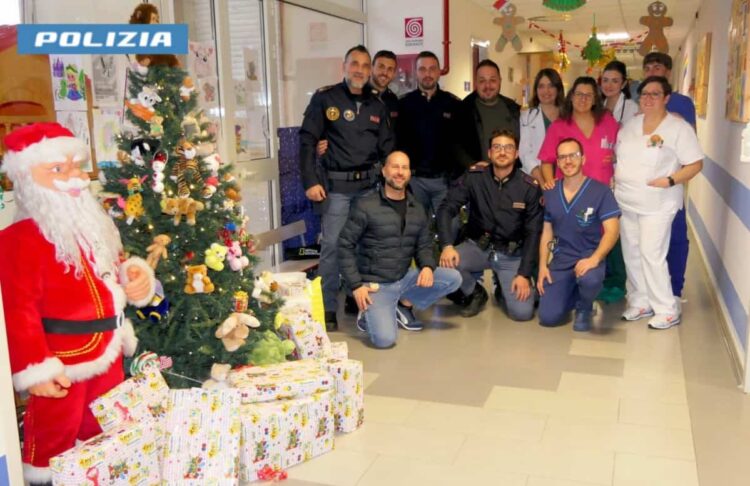 La Polizia di Stato in visita al reparto di Pediatria e Neonatologia di Vittoria