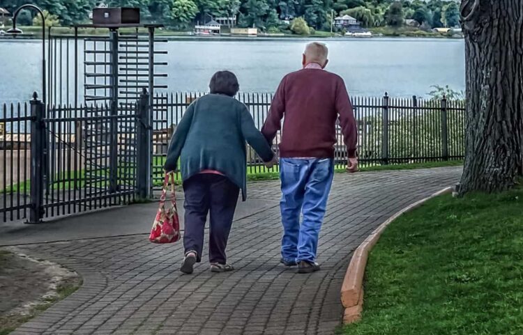 Bonus over 70: sconti su tasse e servizi