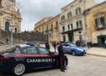 Ragusa, aggredisce le forze dell'ordine dopo essersi introdotto in un'abitazione: arrestato