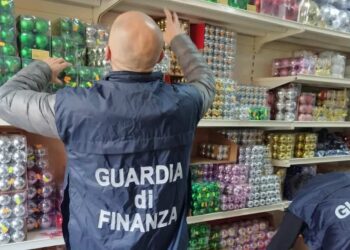 GdiF Ragusa: sequestrati oltre 13.300 articoli di Natale non conformi agli standard di sicurezza