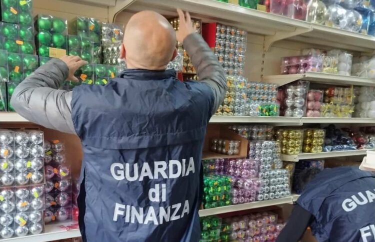 GdiF Ragusa: sequestrati oltre 13.300 articoli di Natale non conformi agli standard di sicurezza