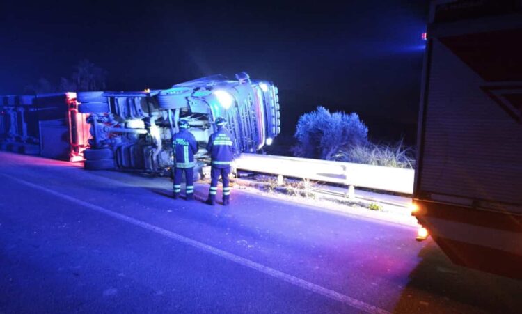 Incidente sulla Ispica Pachino: si ribalta tir carico di ortaggi