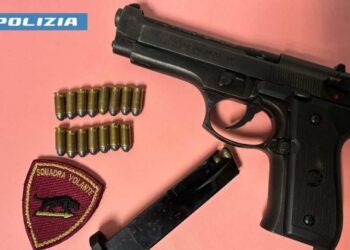Vittoria, si presenta sotto l’abitazione della ex moglie armato di pistola: arrestato