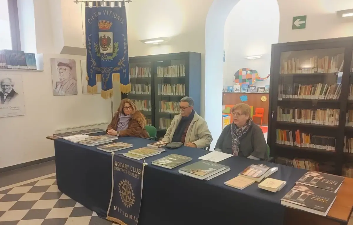 Vittoria, donazione Libri Biblioteca Comunale