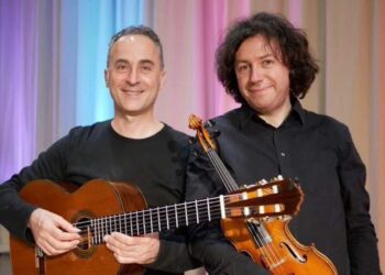 Roberto Noferini al violino e Donato D'Antonio alla chitarra a Ragusa