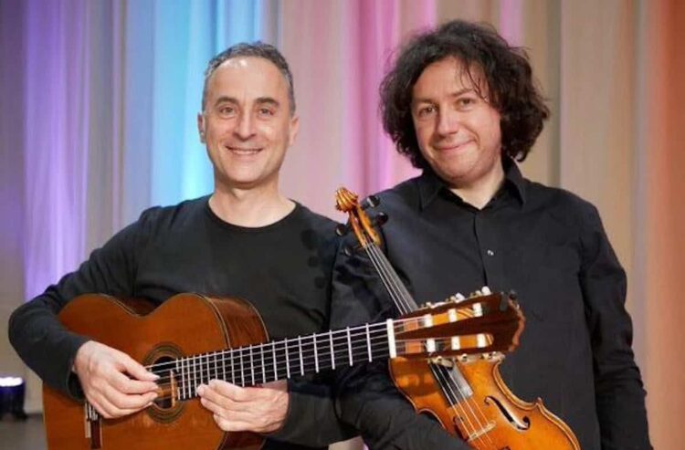 Roberto Noferini al violino e Donato D'Antonio alla chitarra a Ragusa