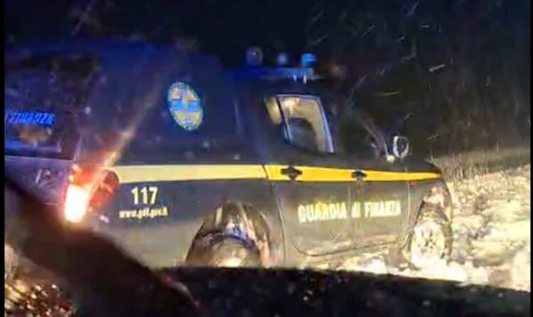 Maltempo, bufera di neve su Etna: soccorsi turisti