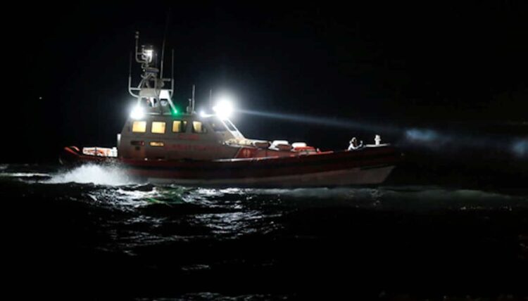 Pozzallo, barcone con 150 migranti a 50 miglia dalla costa pozzallese