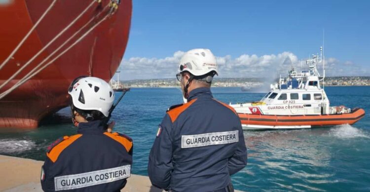 Pozzallo: scattano sanzioni e detenzione per una nave bulk carrier