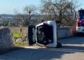 Incidente a Modica, minicar si ribalta: 2 feriti