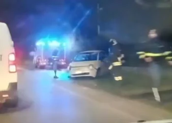 Incidente oggi a Vittoria: auto contro muro