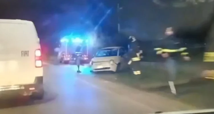 Incidente oggi a Vittoria: auto contro muro