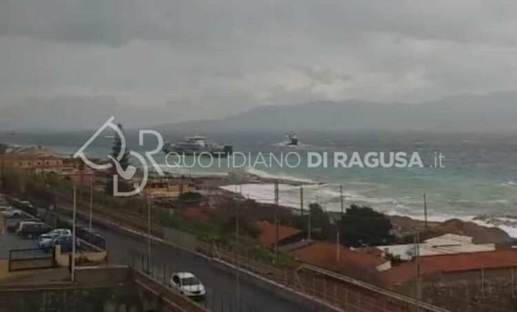 Ciclone Harry, lo Stretto di Messina nella tempesta: attesa proroga dell'allerta VIDEO