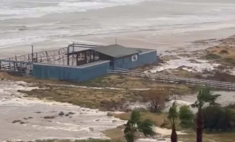 Maltempo Pozzallo, violenta mareggiata spazza via tutto