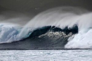 Maltempo Sicilia, allerta meteo per raffiche di fortunale e mareggiate: onde fino a 6 metri